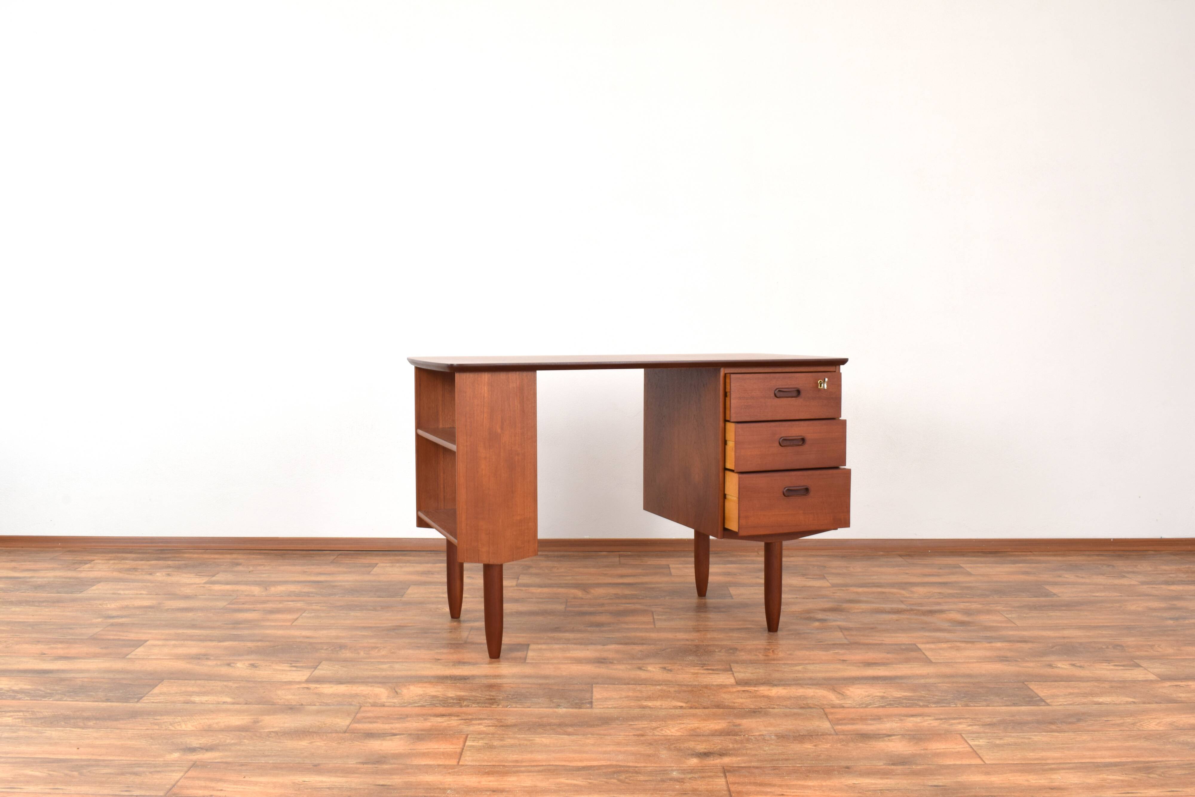 Bureau danois vintage en teck, 1960s