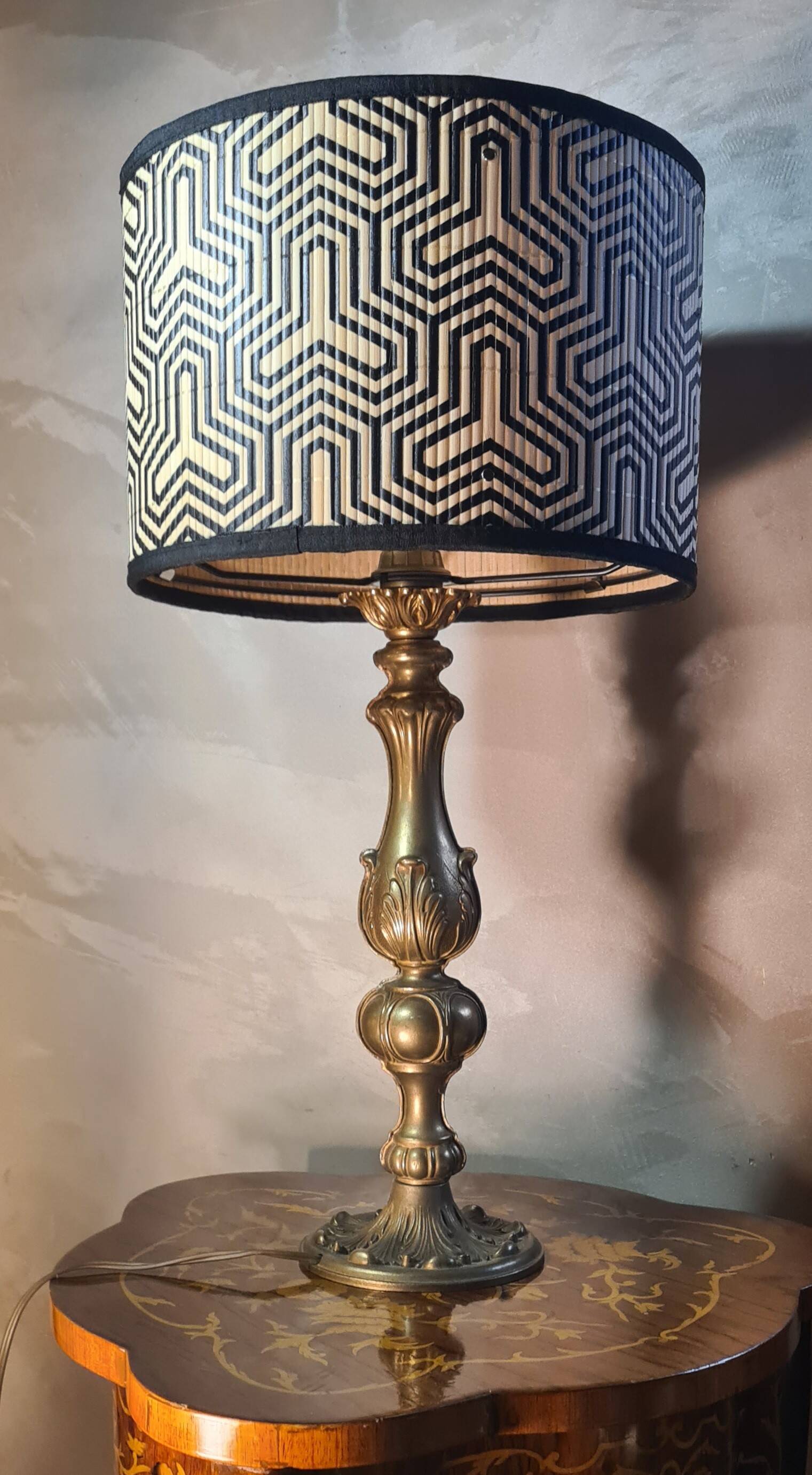 lampe laiton  1960 neo classique abat jour bambou  motif geometrique elec o