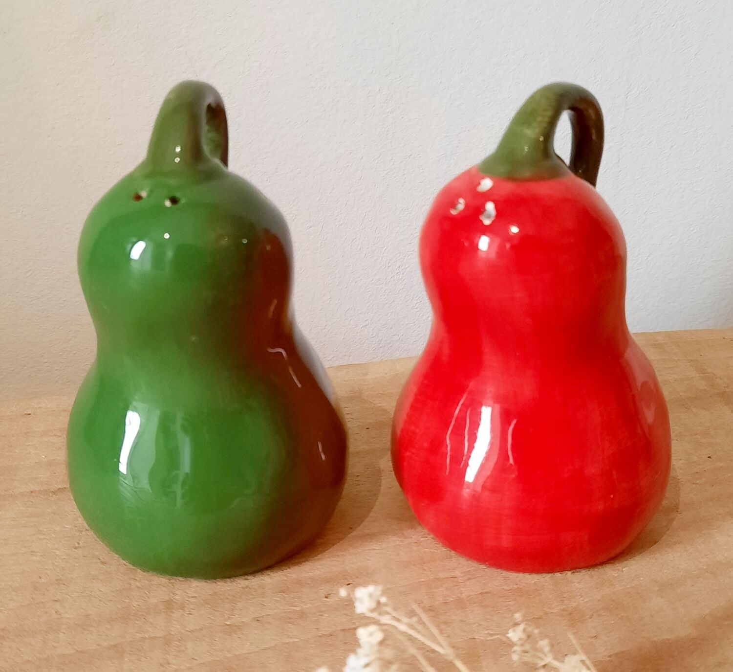 Apple pepper shaker