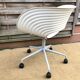 Fauteuil pivotant à roulette Tom Vac design Ron Arad édition Vitra vintage 90 blanc
