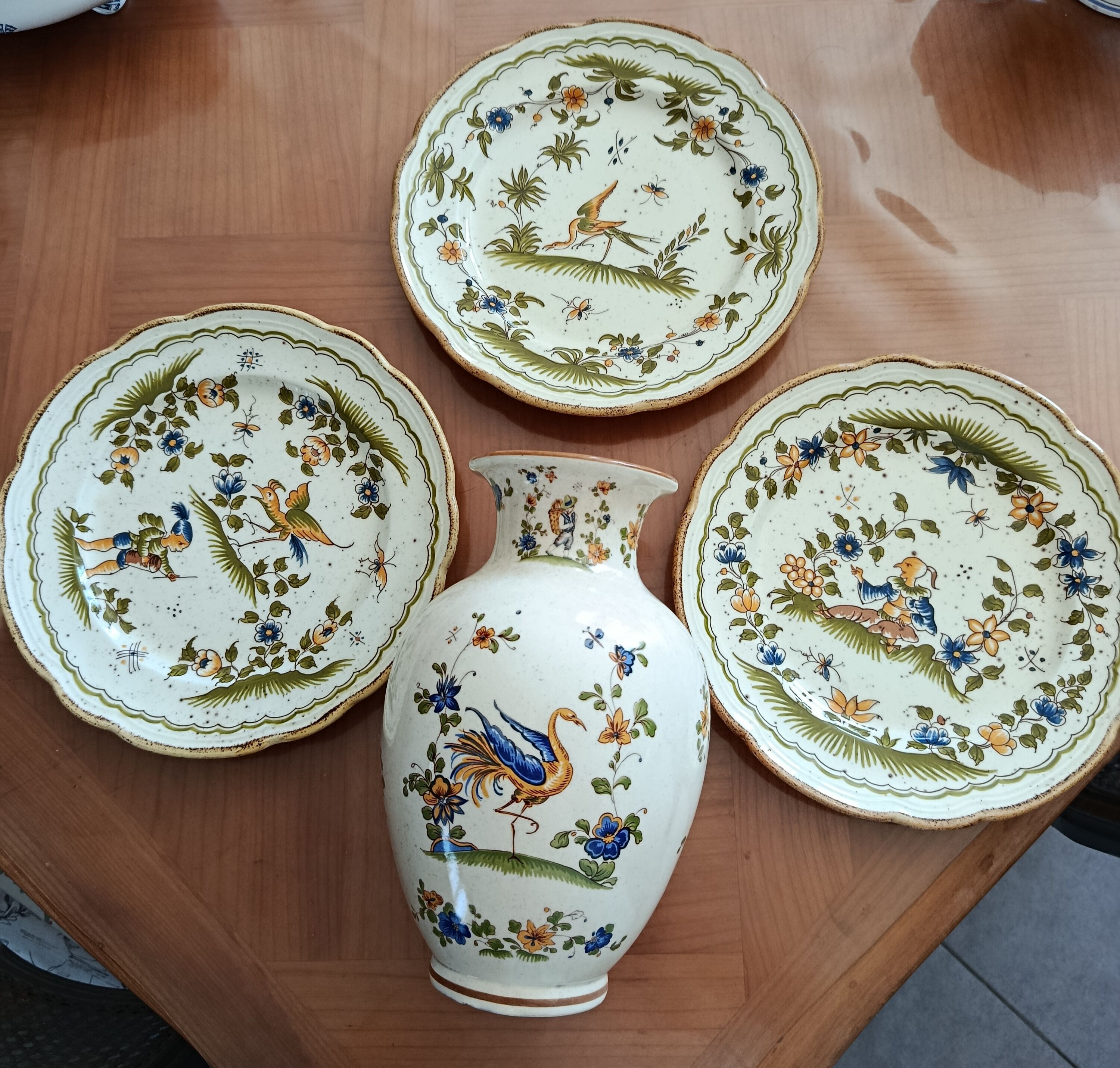 Vase and plates Old Moustiers