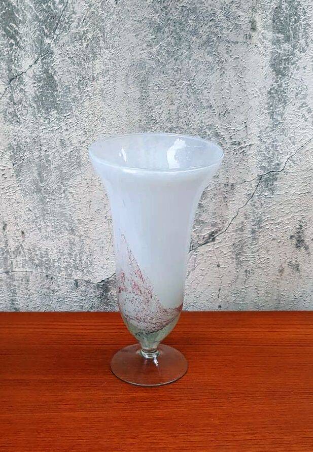 Trumpet vase on a stand in blown glass.