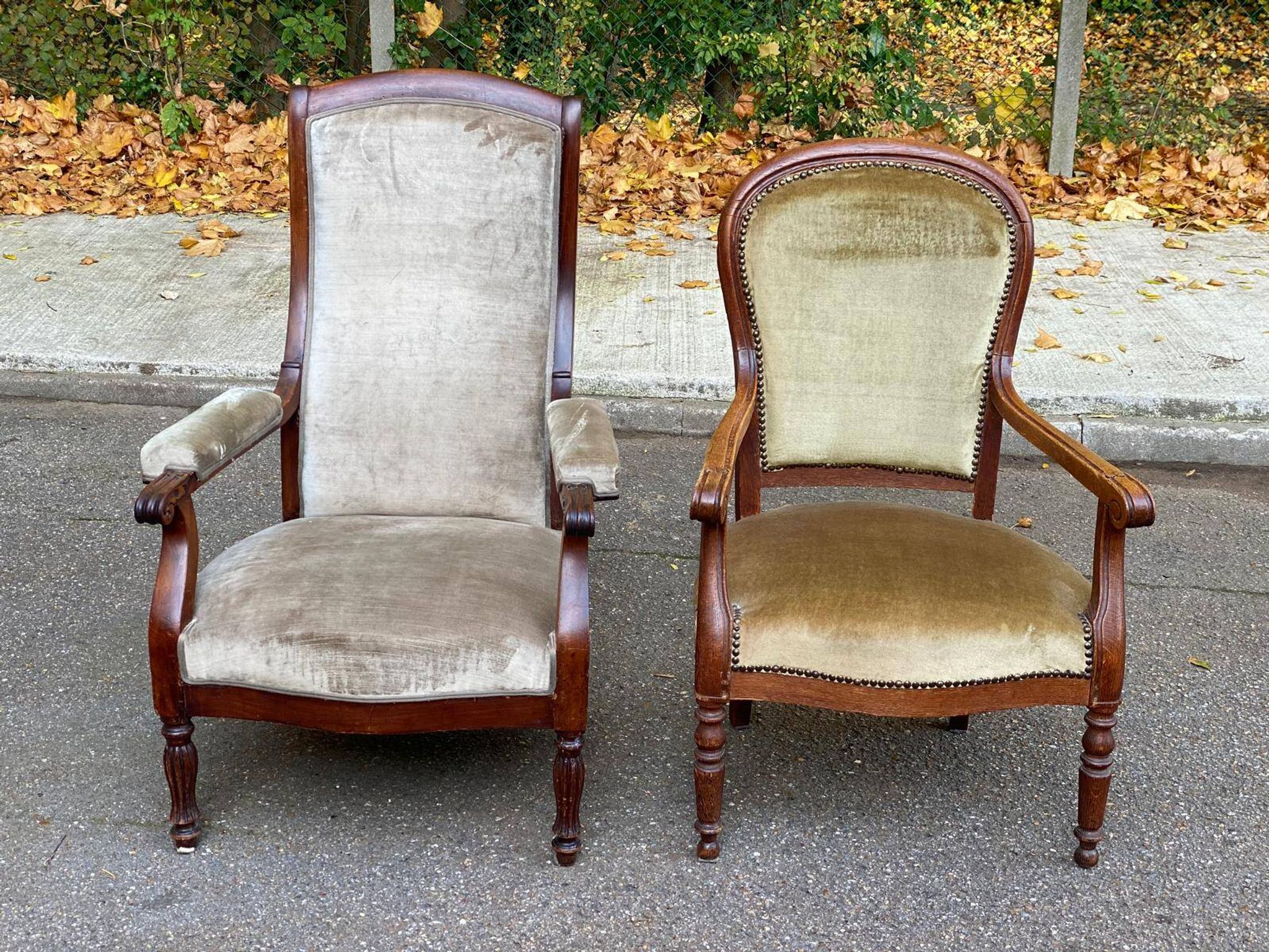 Fauteuil impérial en chêne et velours beige du 19ème siècle
