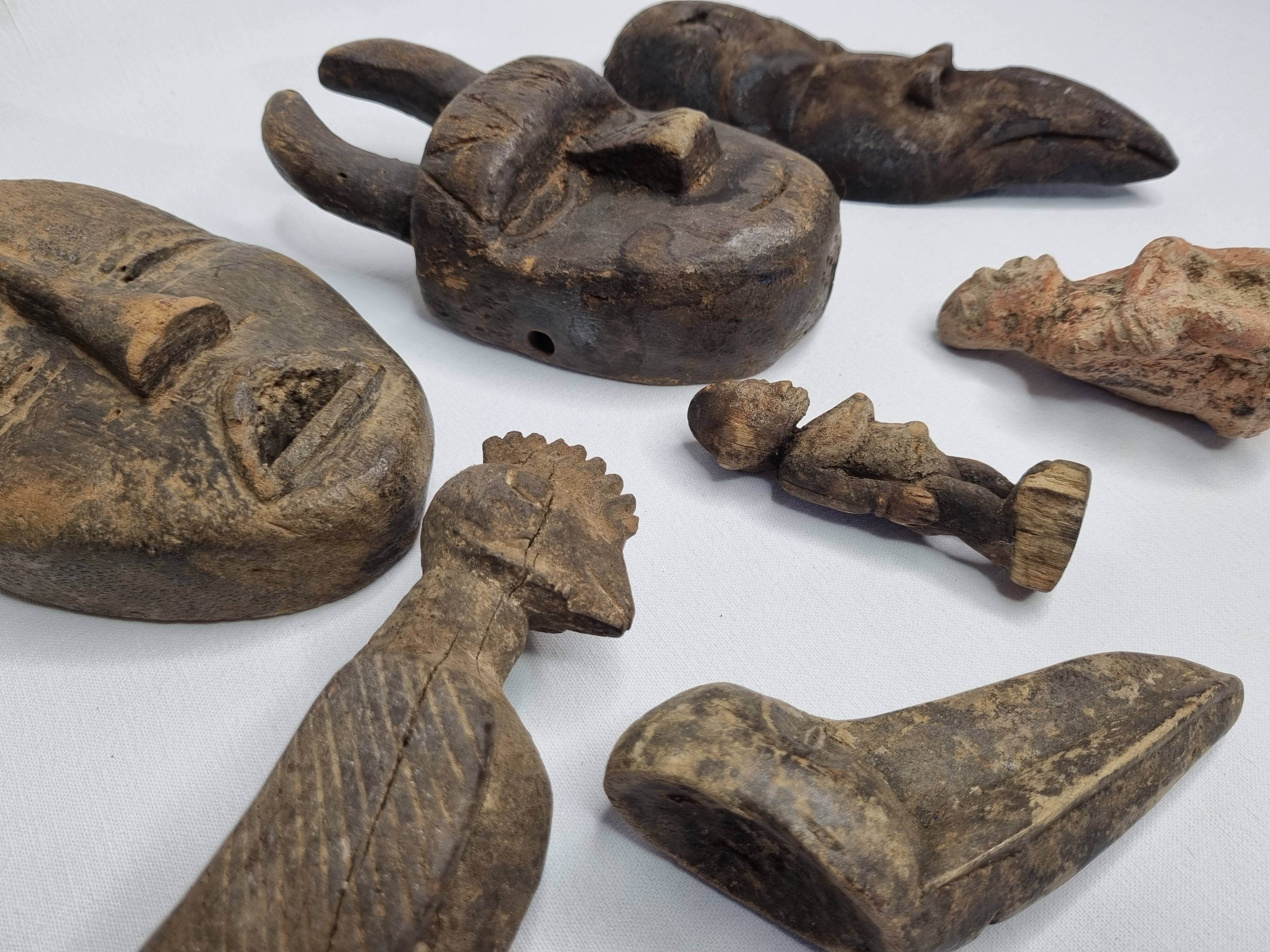 Collection of passport masks and sculptures in wood and terracotta, 7 pieces, 5 to 18 cm