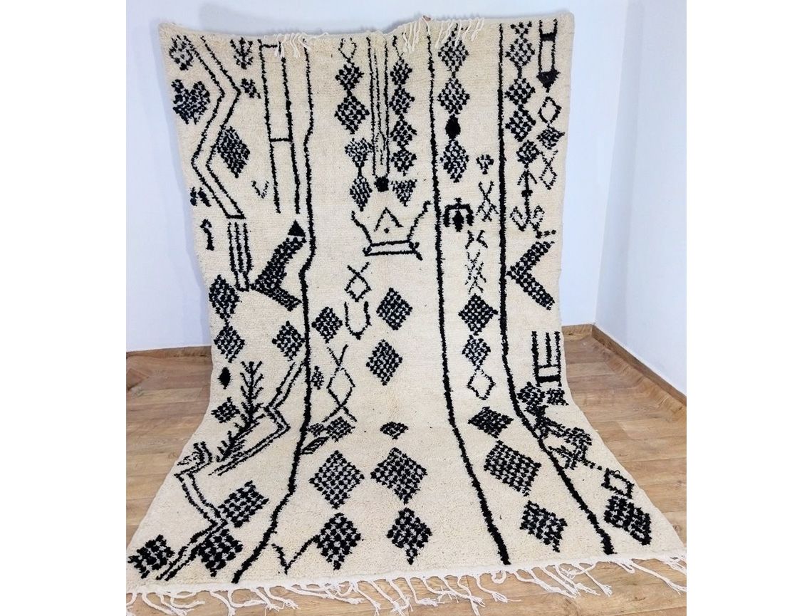 Handmade moroccan berber carpet 305 x 195 cm