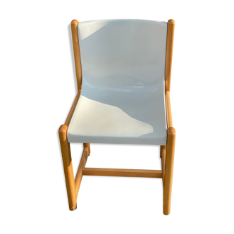 Gautier chair in white thermomoulded plastic and wood