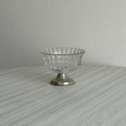 Coupe en verre épais sur pied métal
