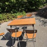 set of 4 formica chairs and table / vintage