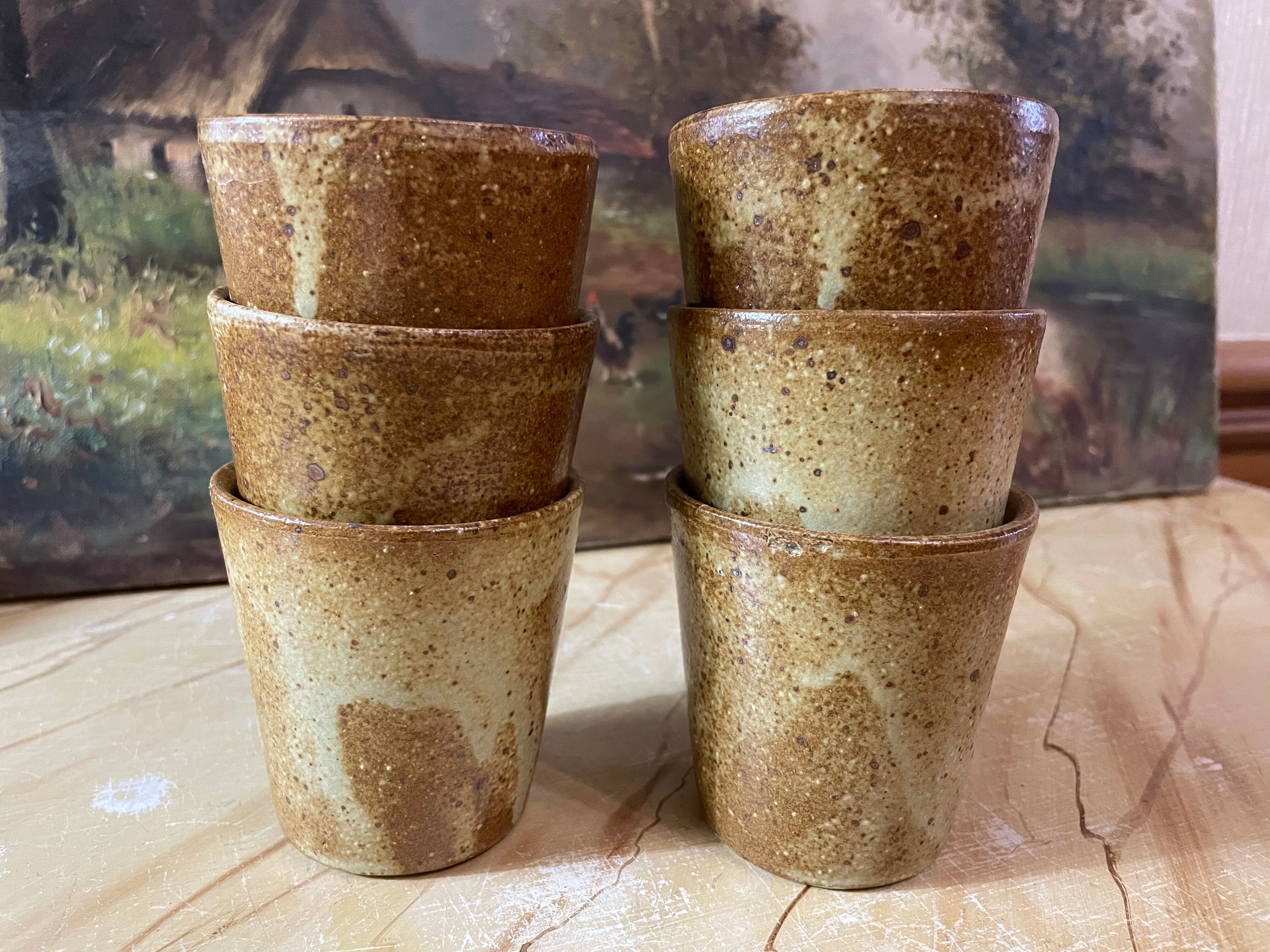 6 mugs in vintage stoneware