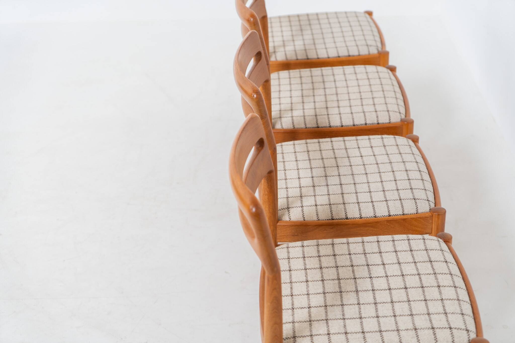 Ensemble de 4 chaises de salle à manger par H.W. Klein pour Bramin