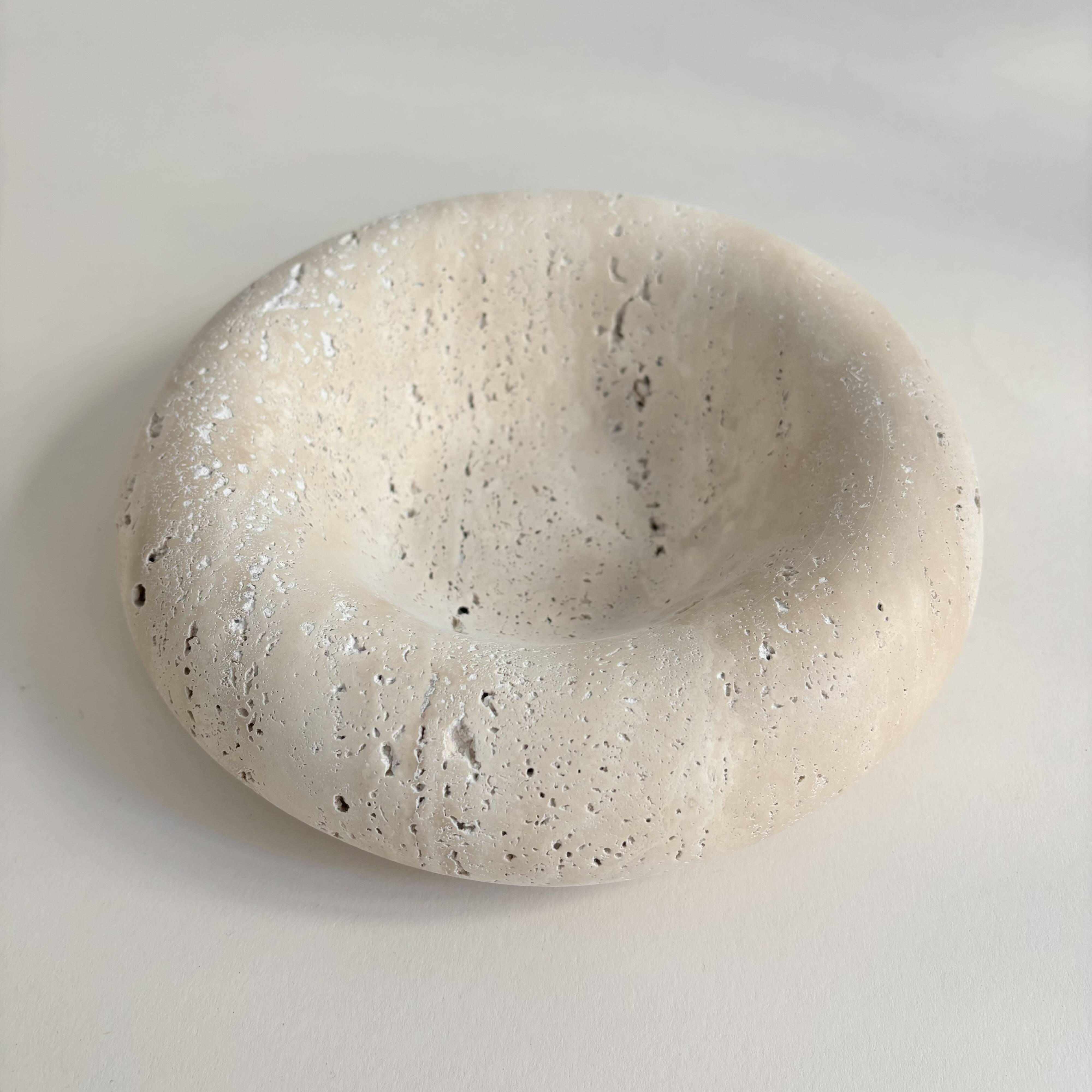 Travertine donut-shaped pocket emptier
