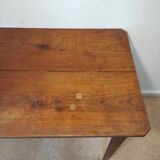 Spindle leg desk