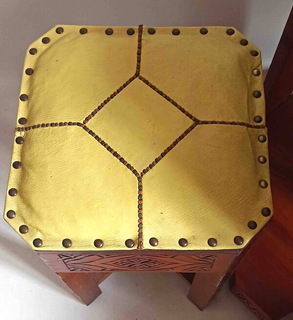Guéridon octogonal  + 3 poufs Années 30 Colonial