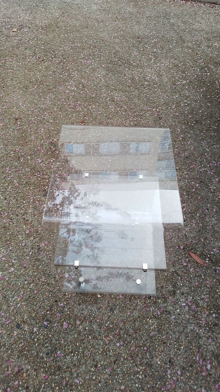 Meuble en plexiglas
