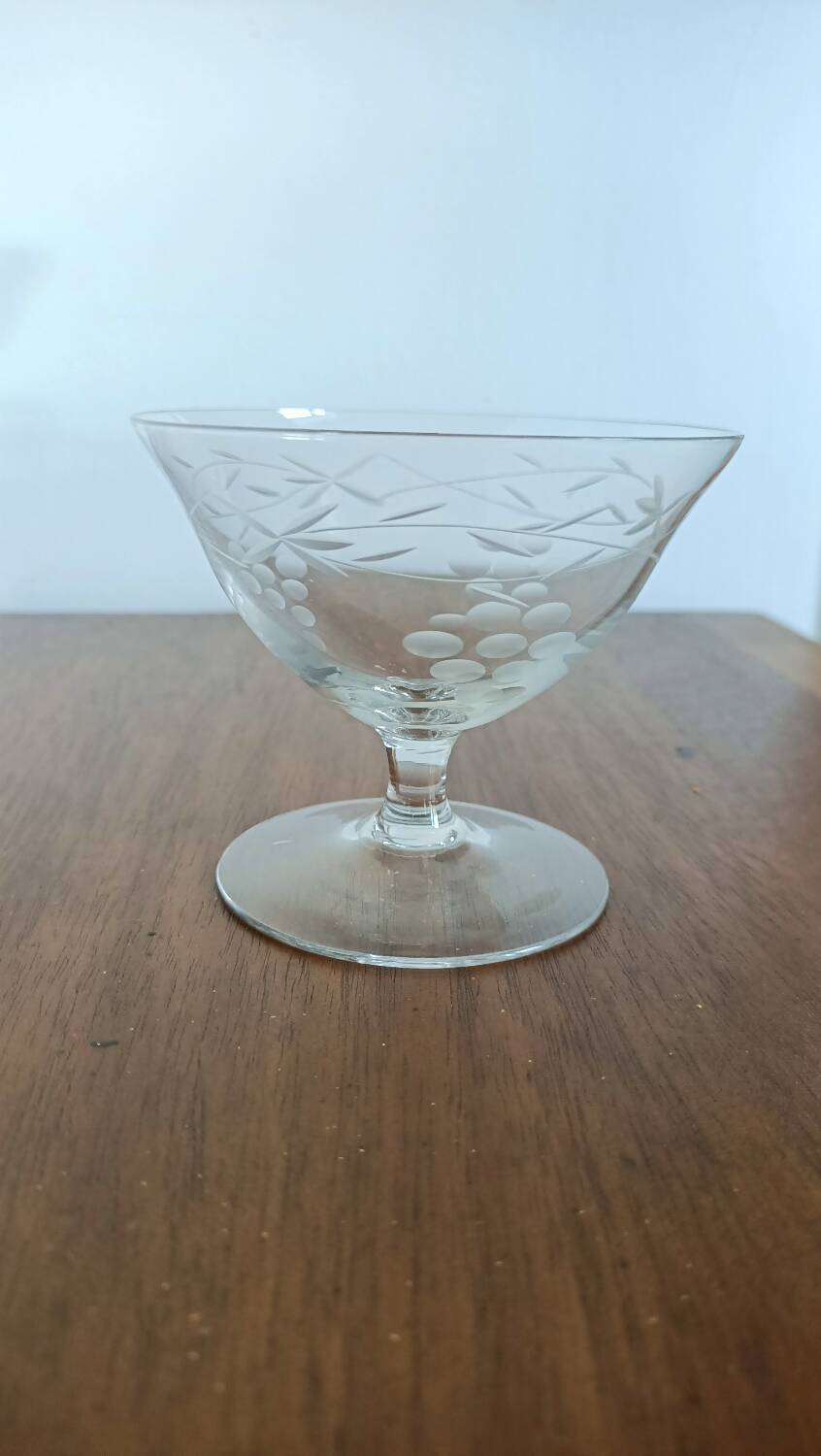 9 hand-cut art deco champagne glasses