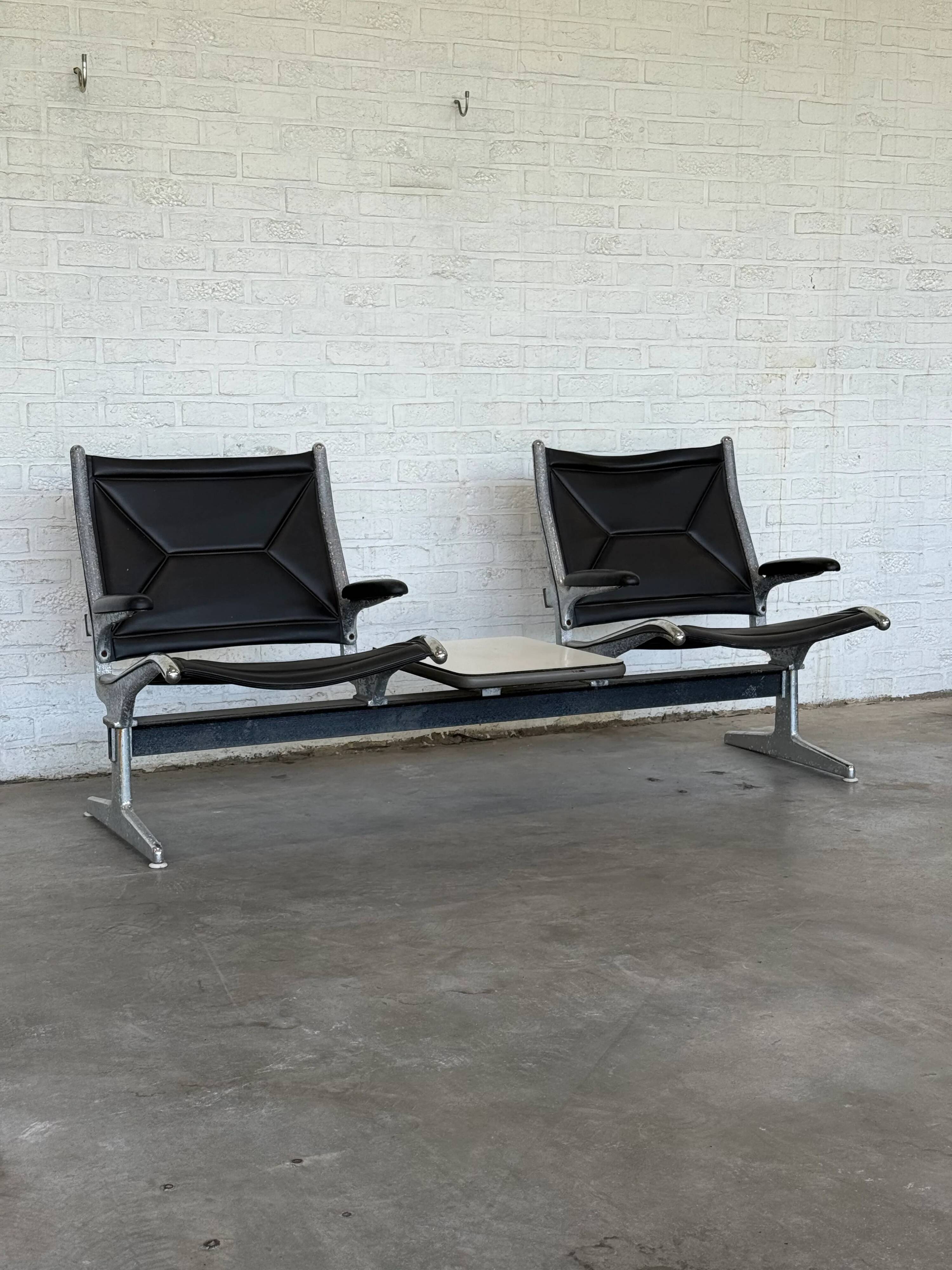 Vintage Eames airport lounge chair – 2 seats with integrated table