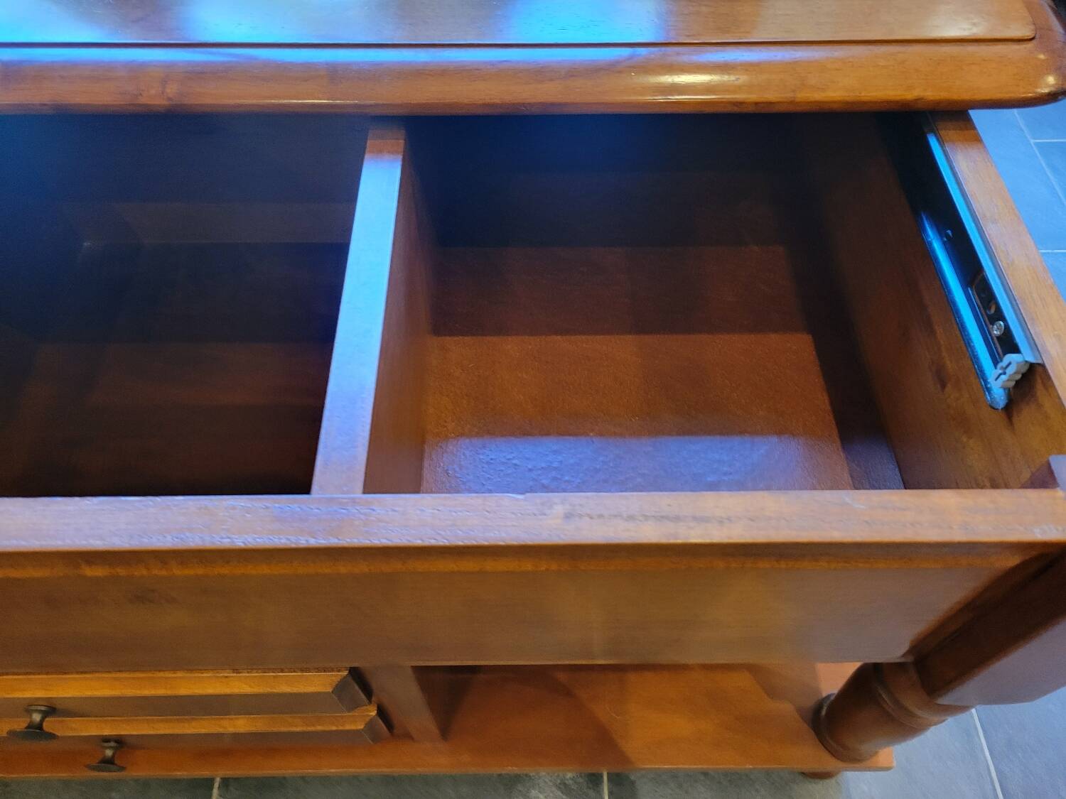 Cocktail coffee table in cherry wood