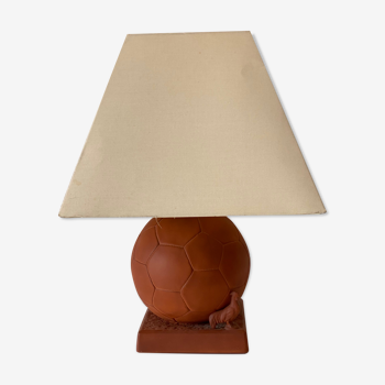 Lampe ballon de football et coq en terre cuite des années 80
