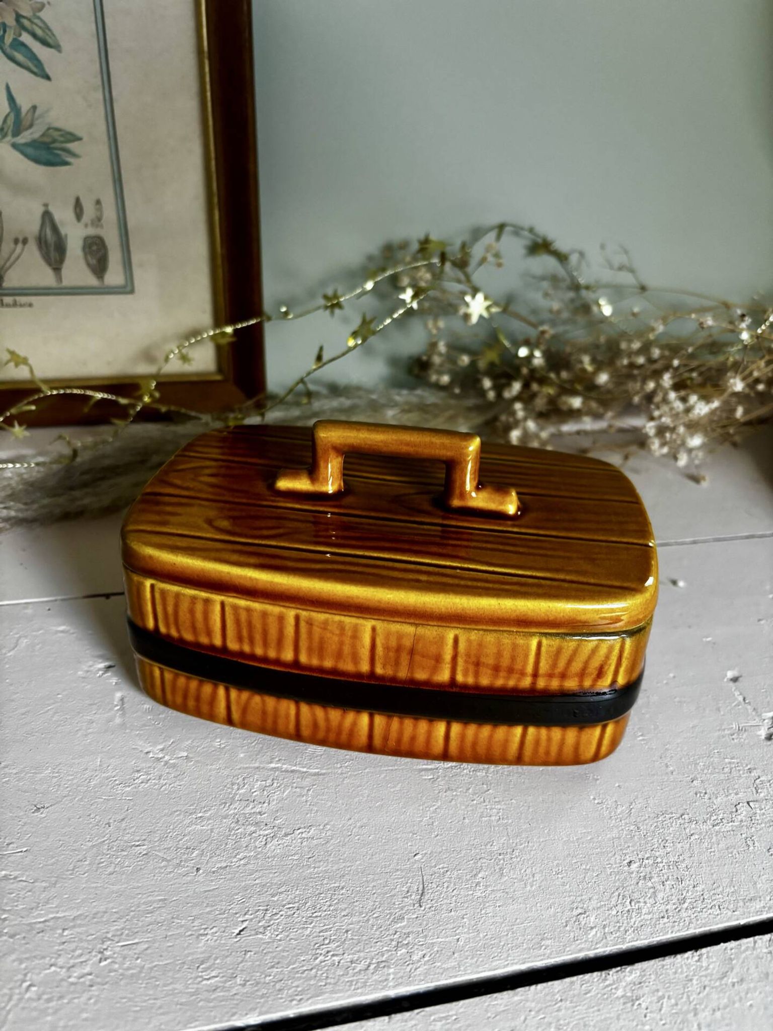 Vintage Portuguese faience butter dish with wood effect, Secla.