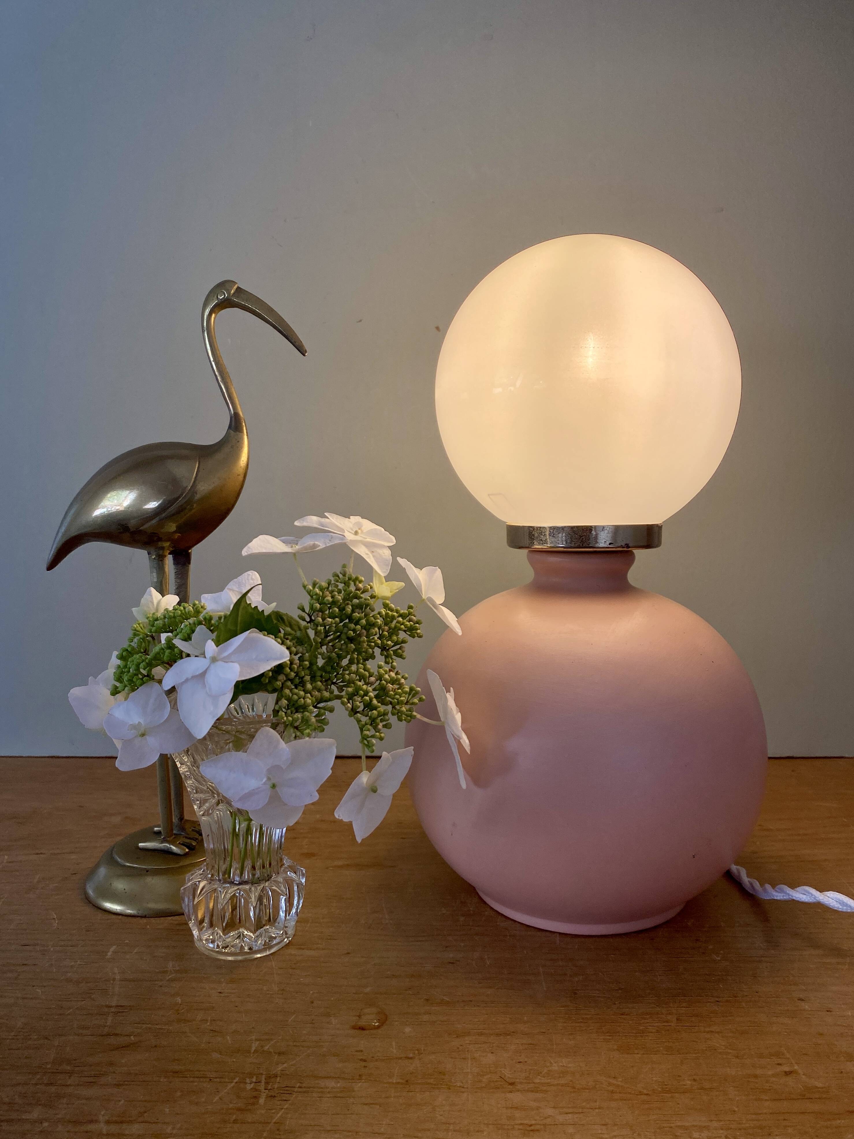 Vintage table lamp in pink ceramic and white opaline