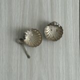 2 light metal shell cups