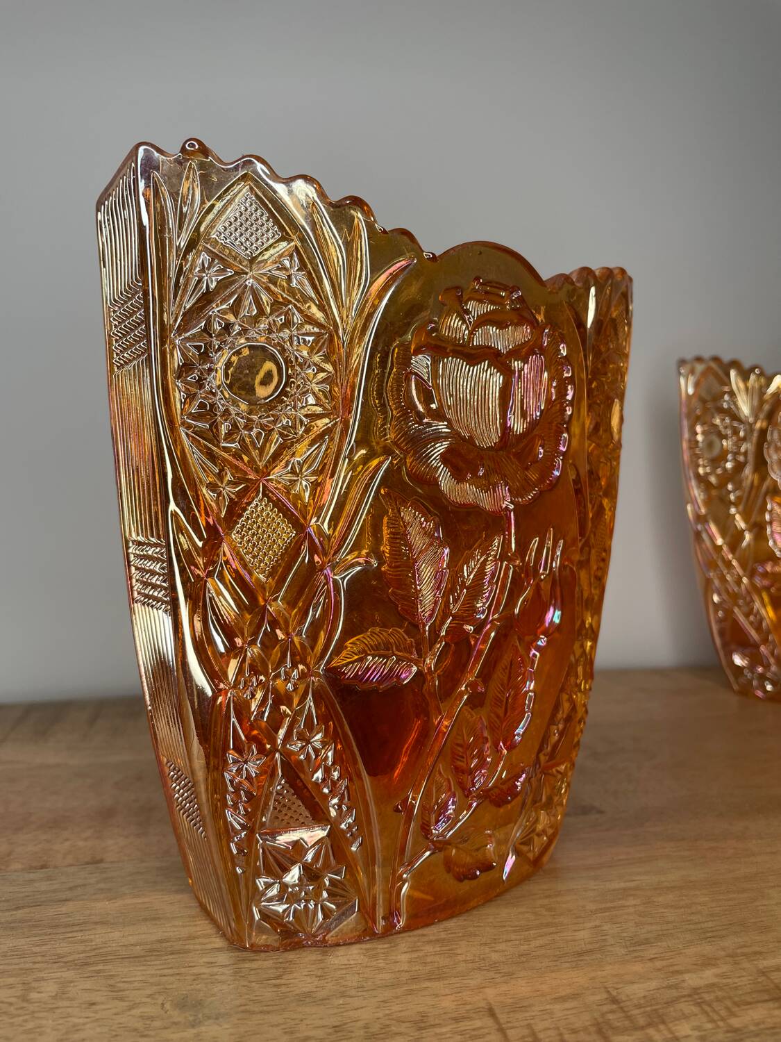 Pair of garden rose vases made of Brockwitz carnival glass, 1915