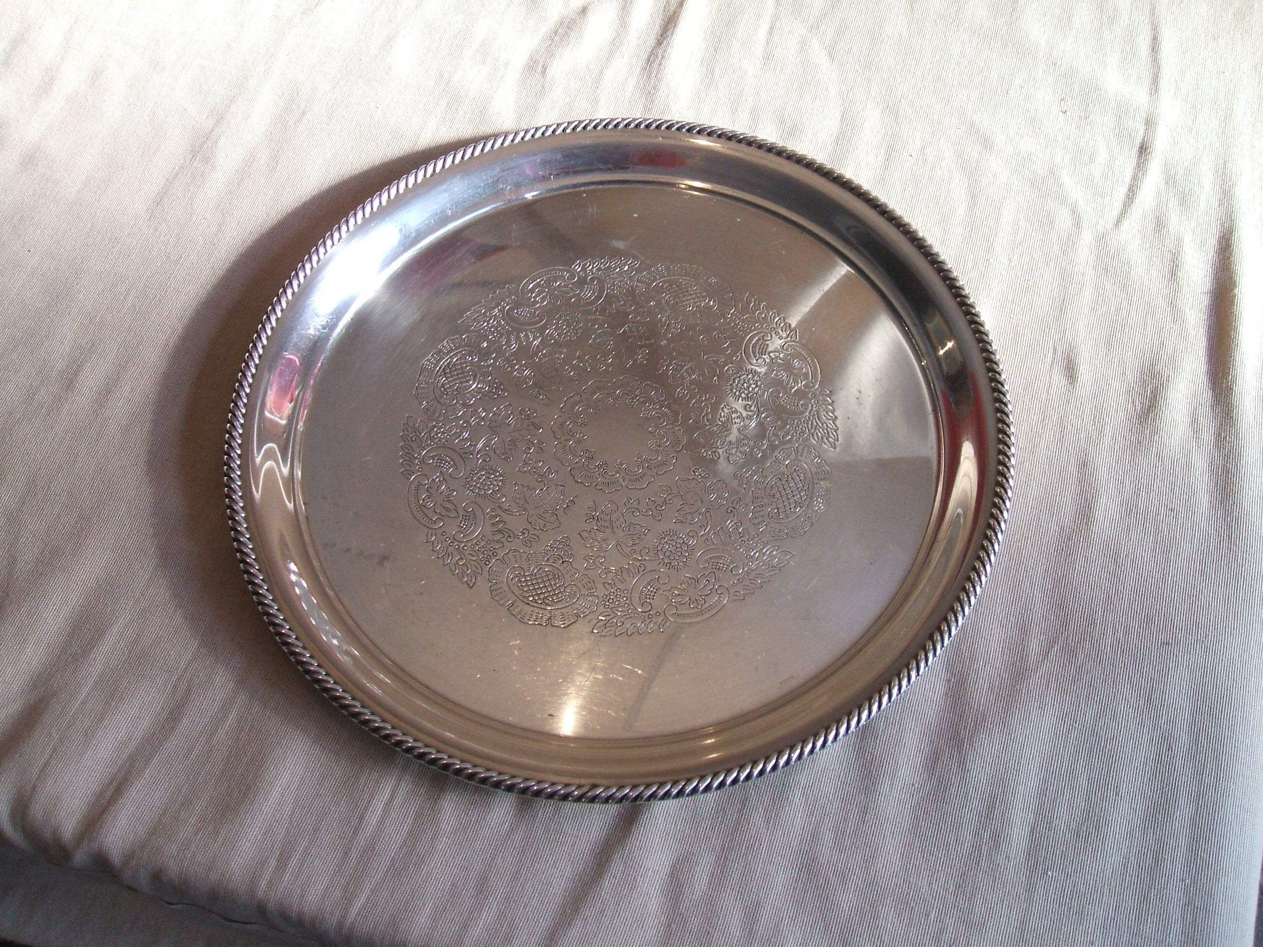 small round silver metal top