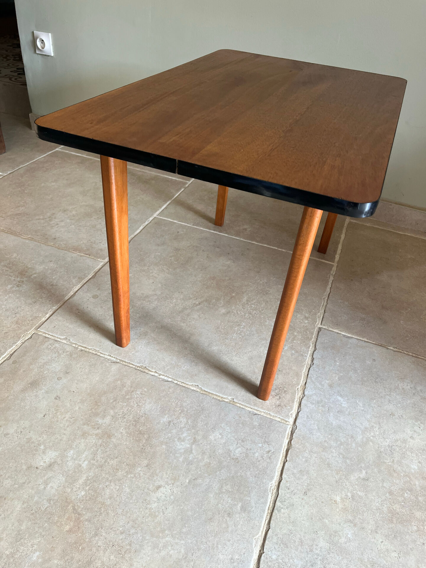 Mid-century coffee table with tapered legs.