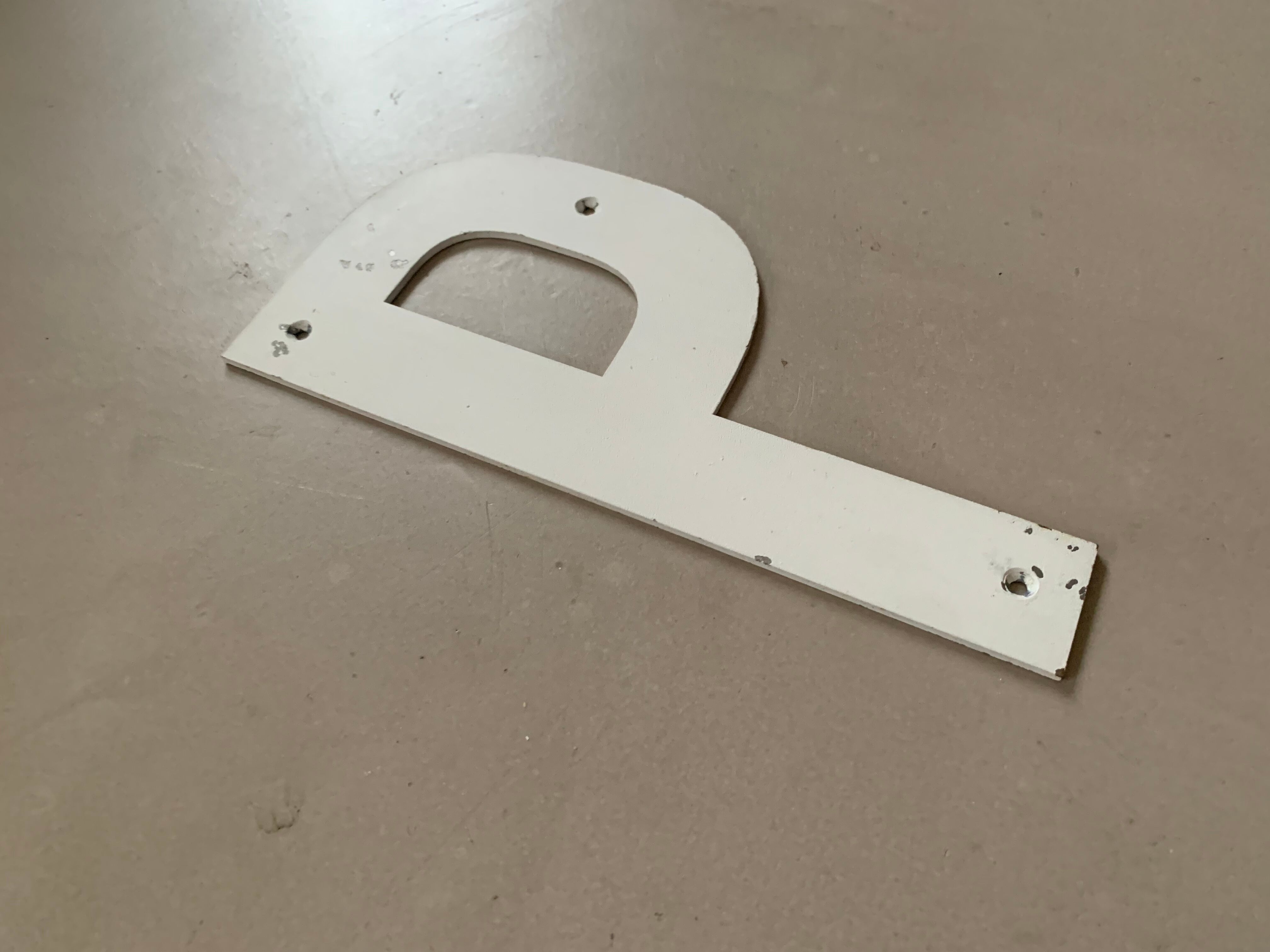 Lettre d’enseigne ancienne P 27cm