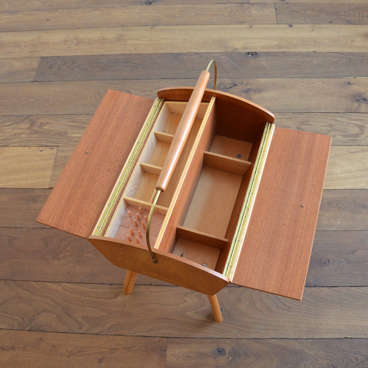 Worker / Vintage sewing box 1960s