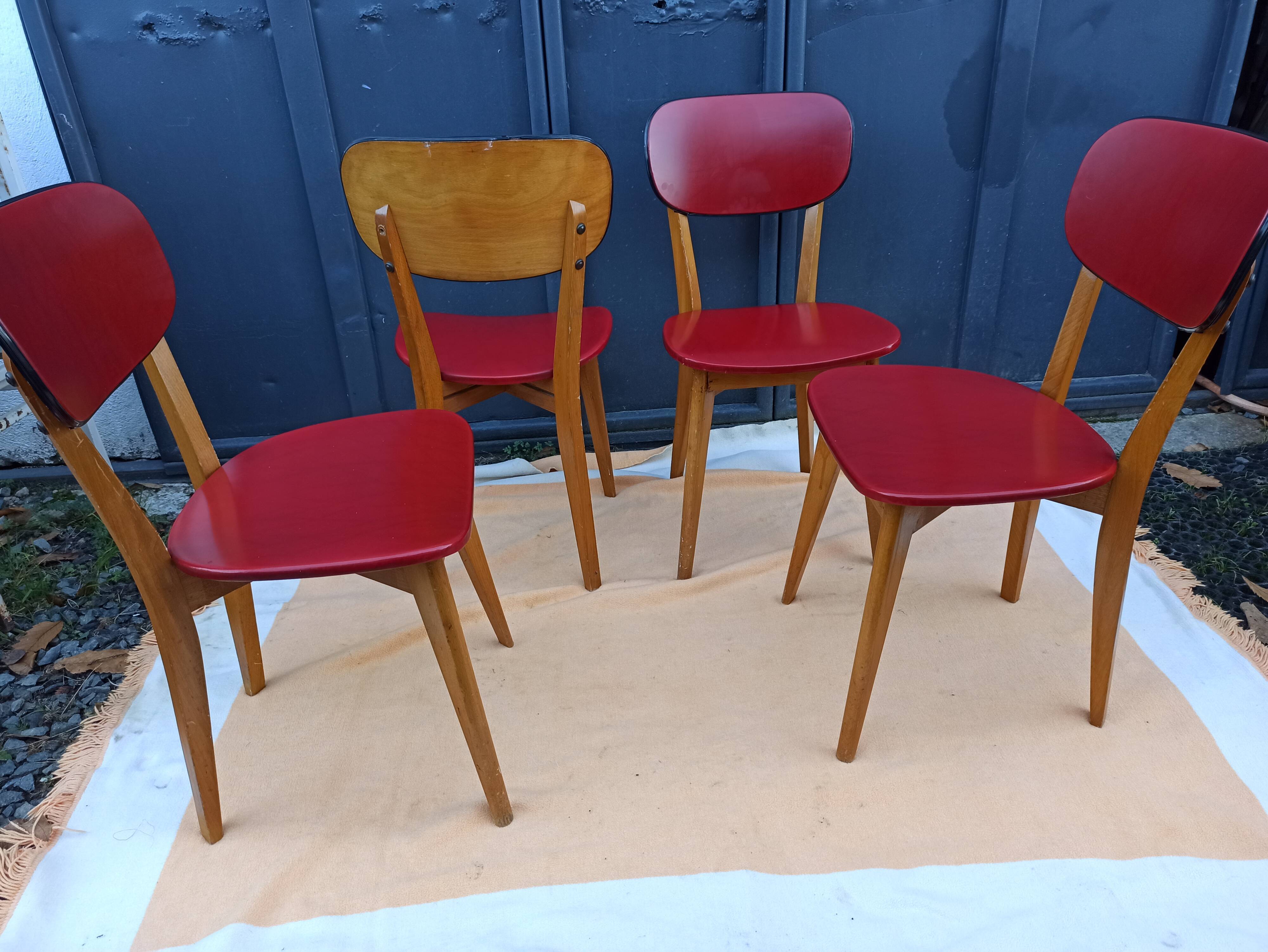 Set of 4 chairs in red skaï kitchen wood chair