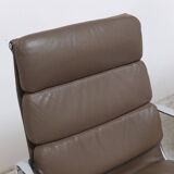 Early pair of Eames 'EA216' swivel lounge chairs by Herman Miller, 1960s