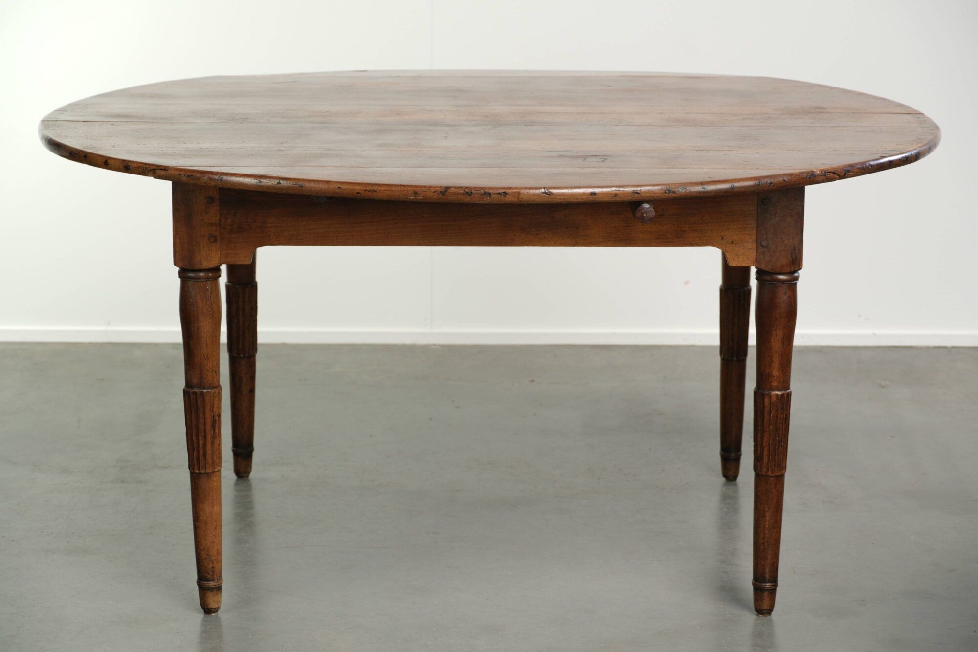 Table de ferme antique française ovale/ronde du 19ème siècle
