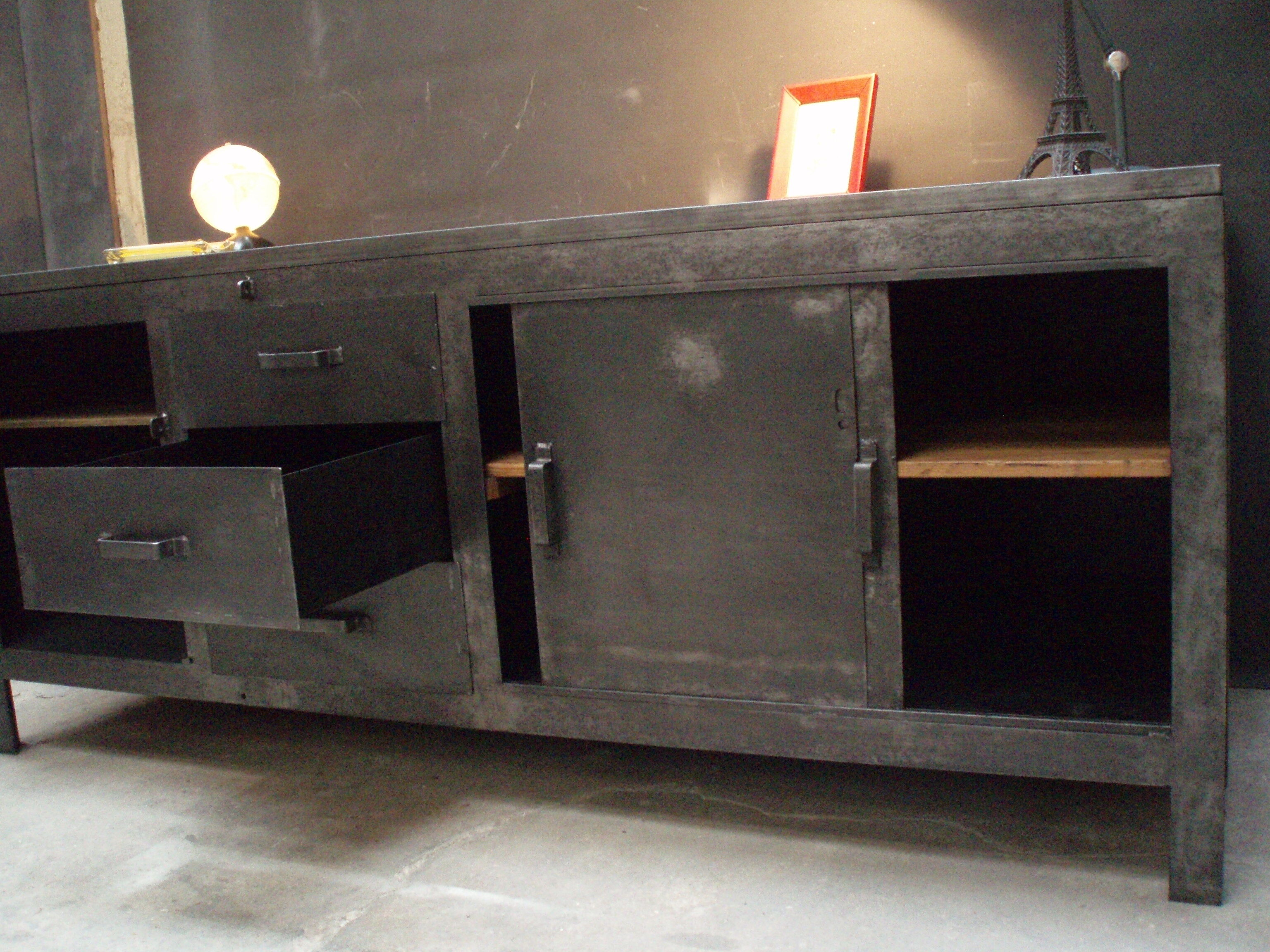 Former industrial workbench in metal