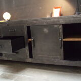 Former industrial workbench in metal