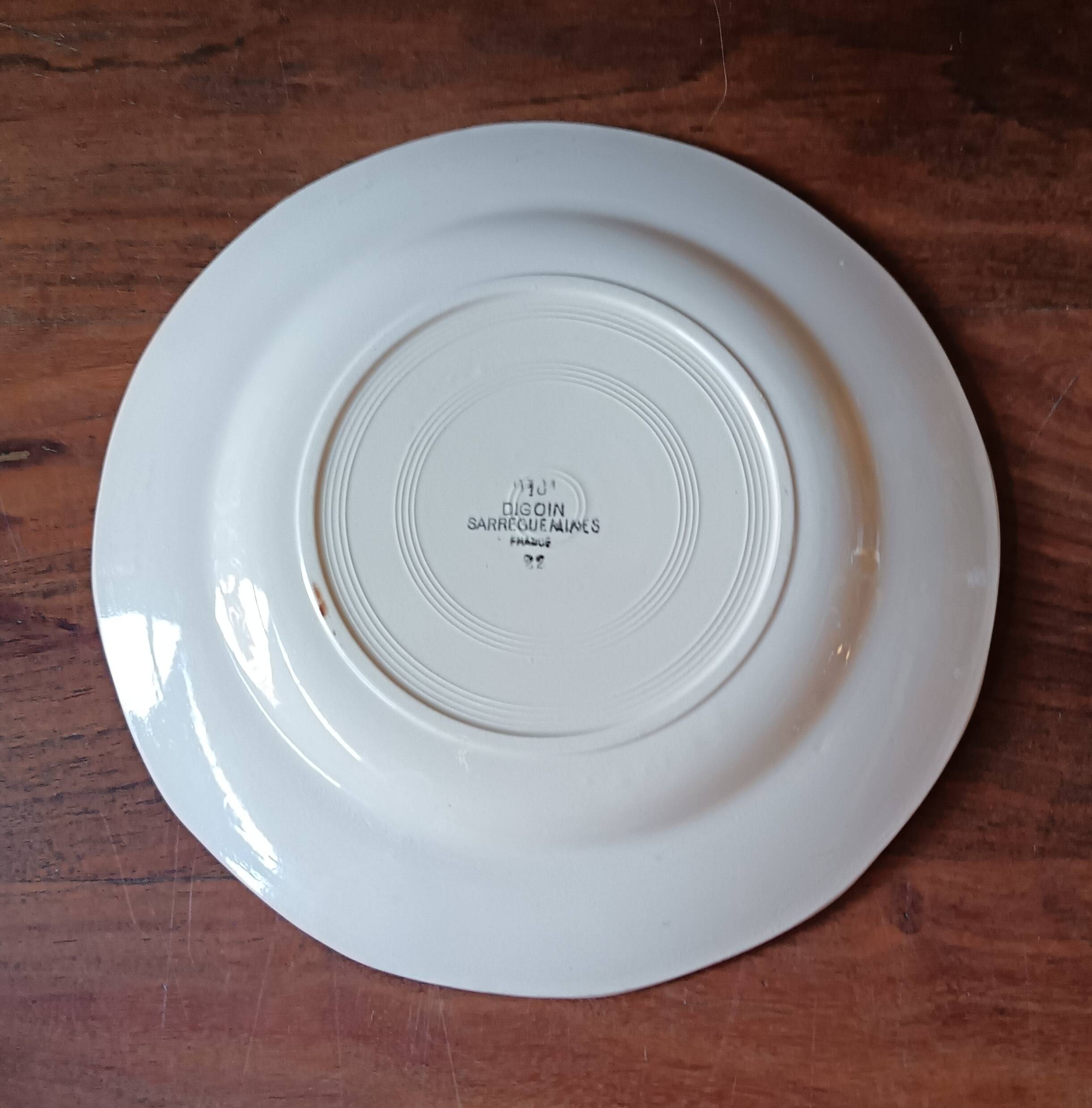 8 vintage flat plates Sarreguemines Digoin
