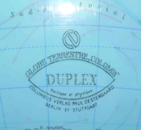 Ancient tripod globe in Duplex 70's