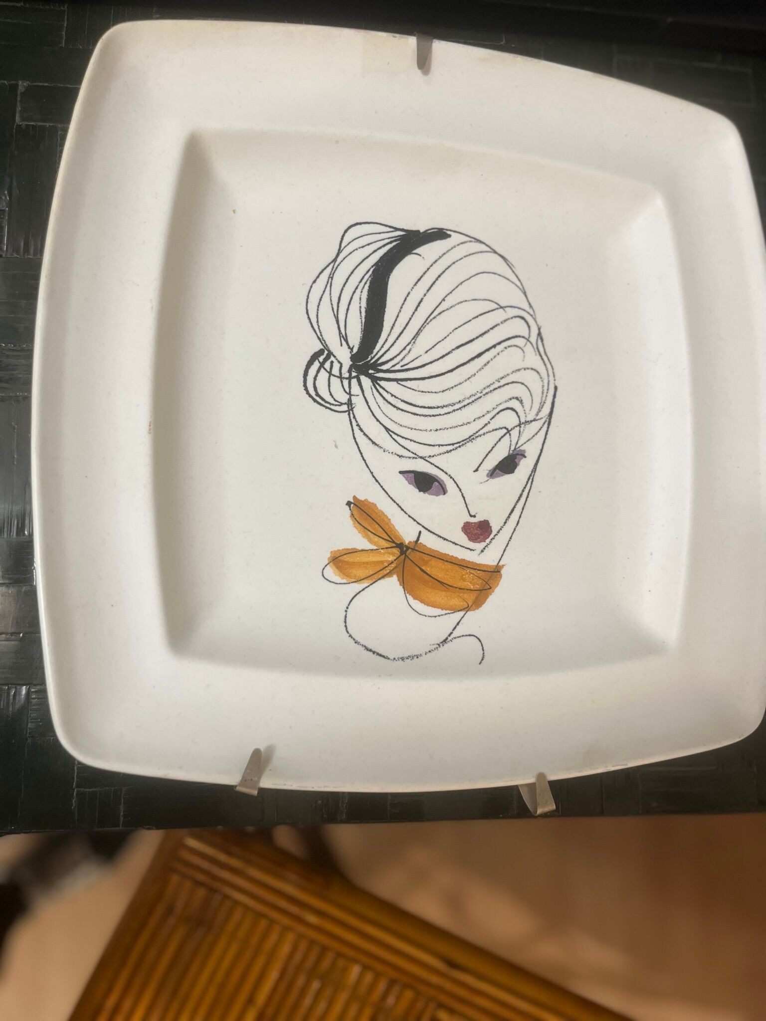 Women's décor plate from the 60s