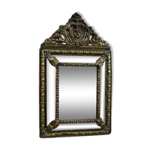 Miroir en laiton repoussé, style