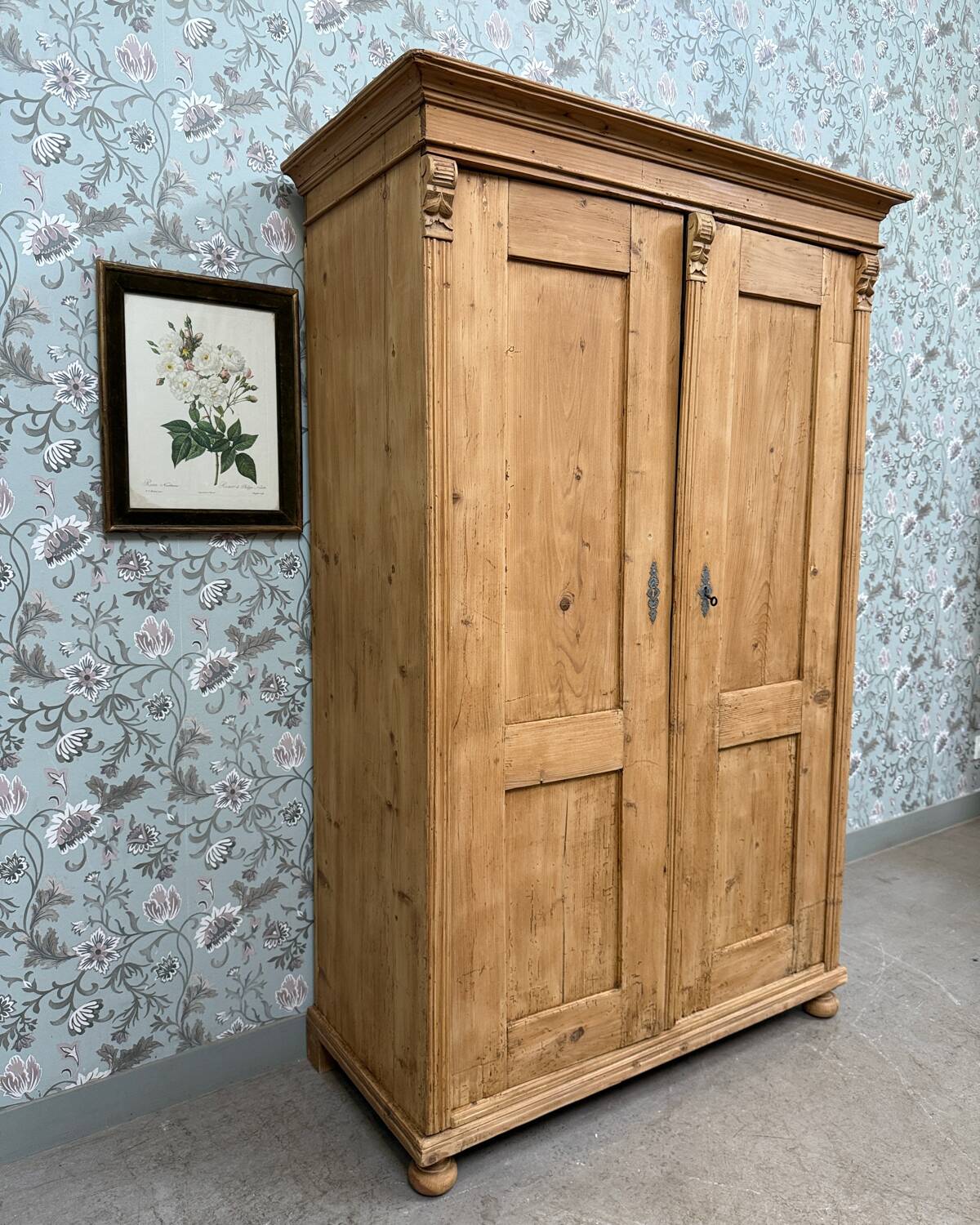 Large English wardrobe in solid pine (renovated)