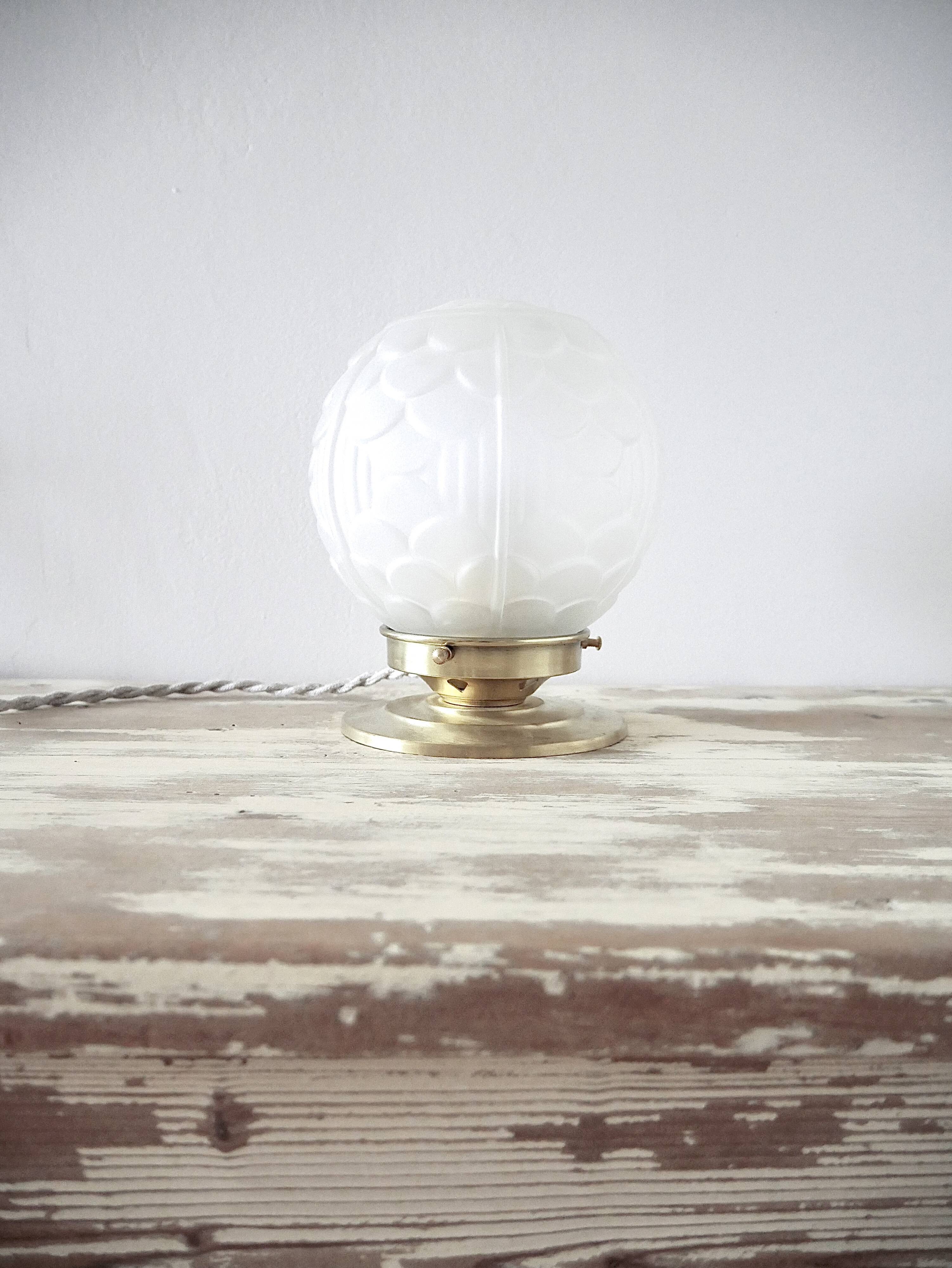 Table lamp globe art deco