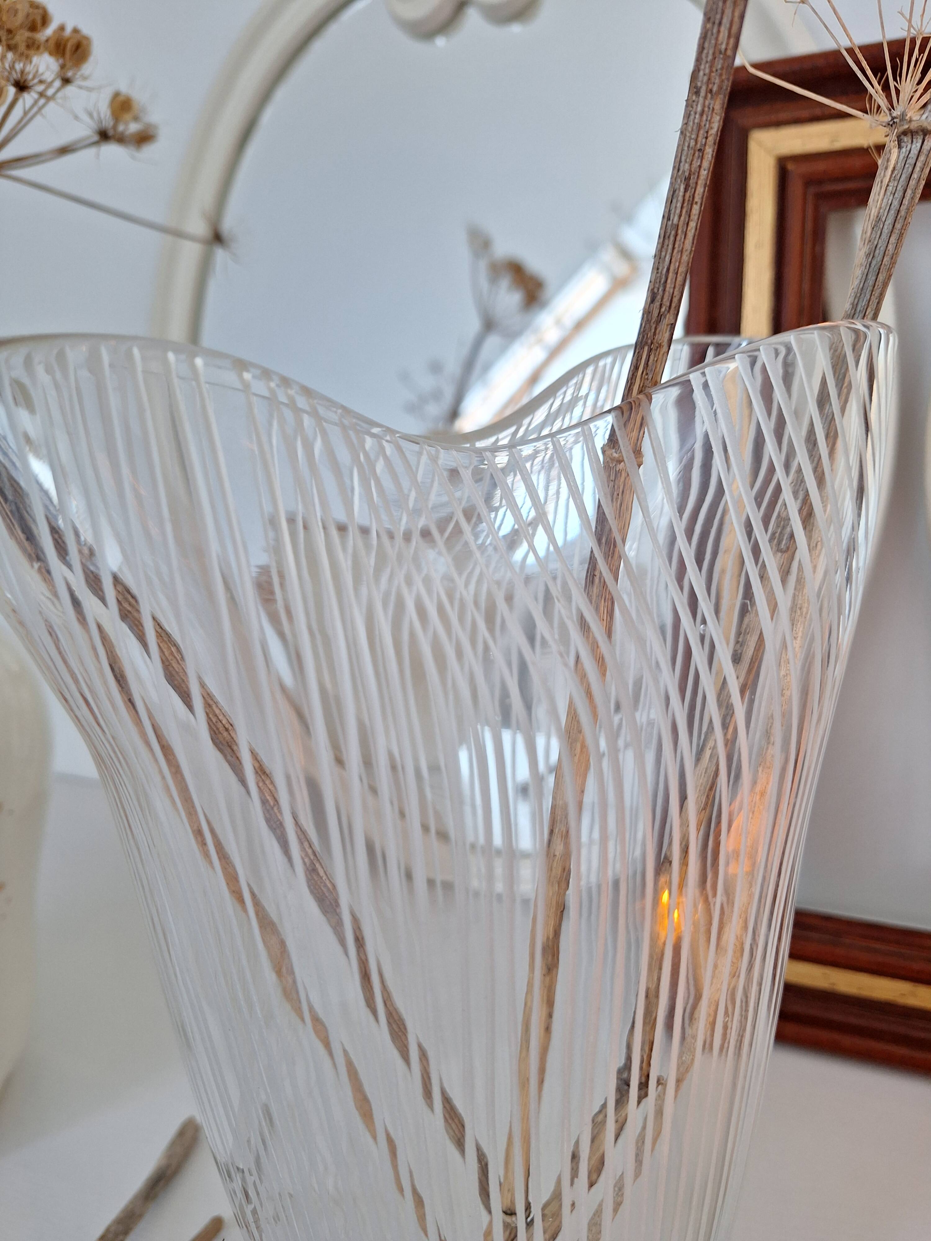 Vase à rayures