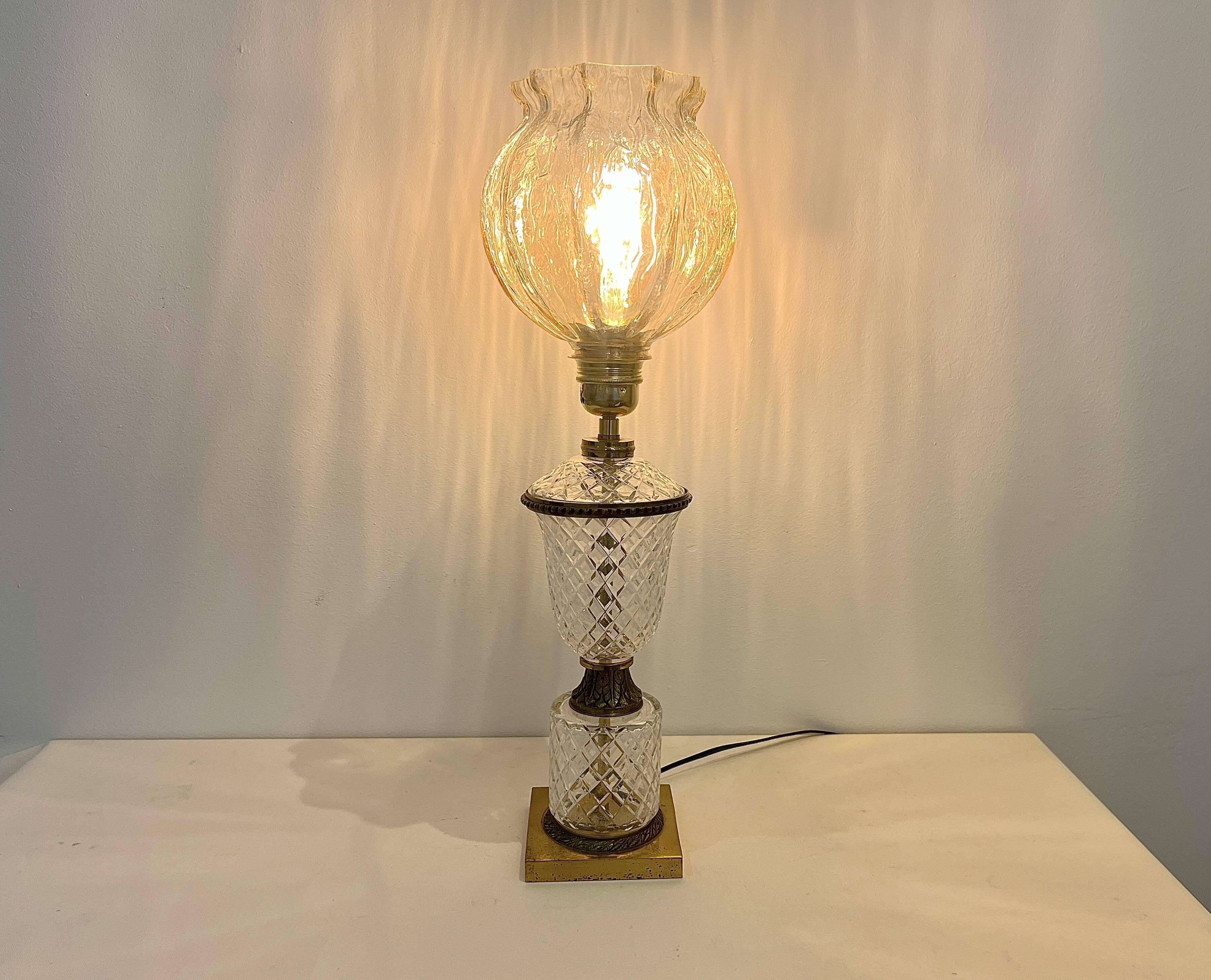 Large Albret crystal lamp in brass and neoclassical opaline glass globe
