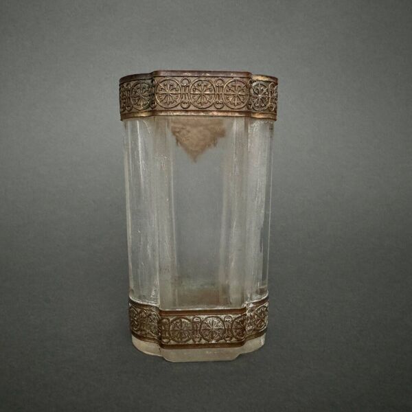 Vase soliflore 1900 ornementé d'une galerie en laiton style Louis XVI