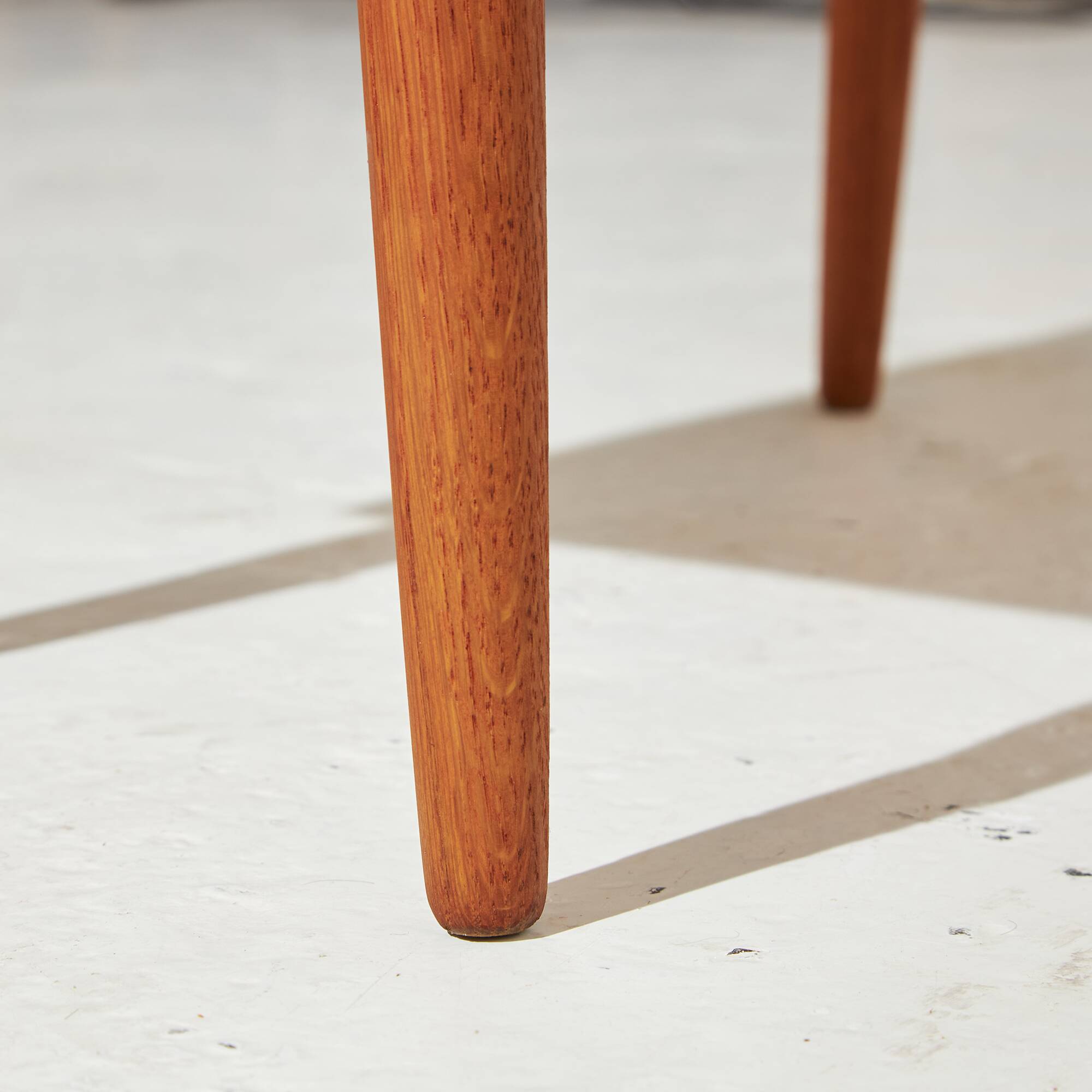 Table de chevet en chêne restaurée