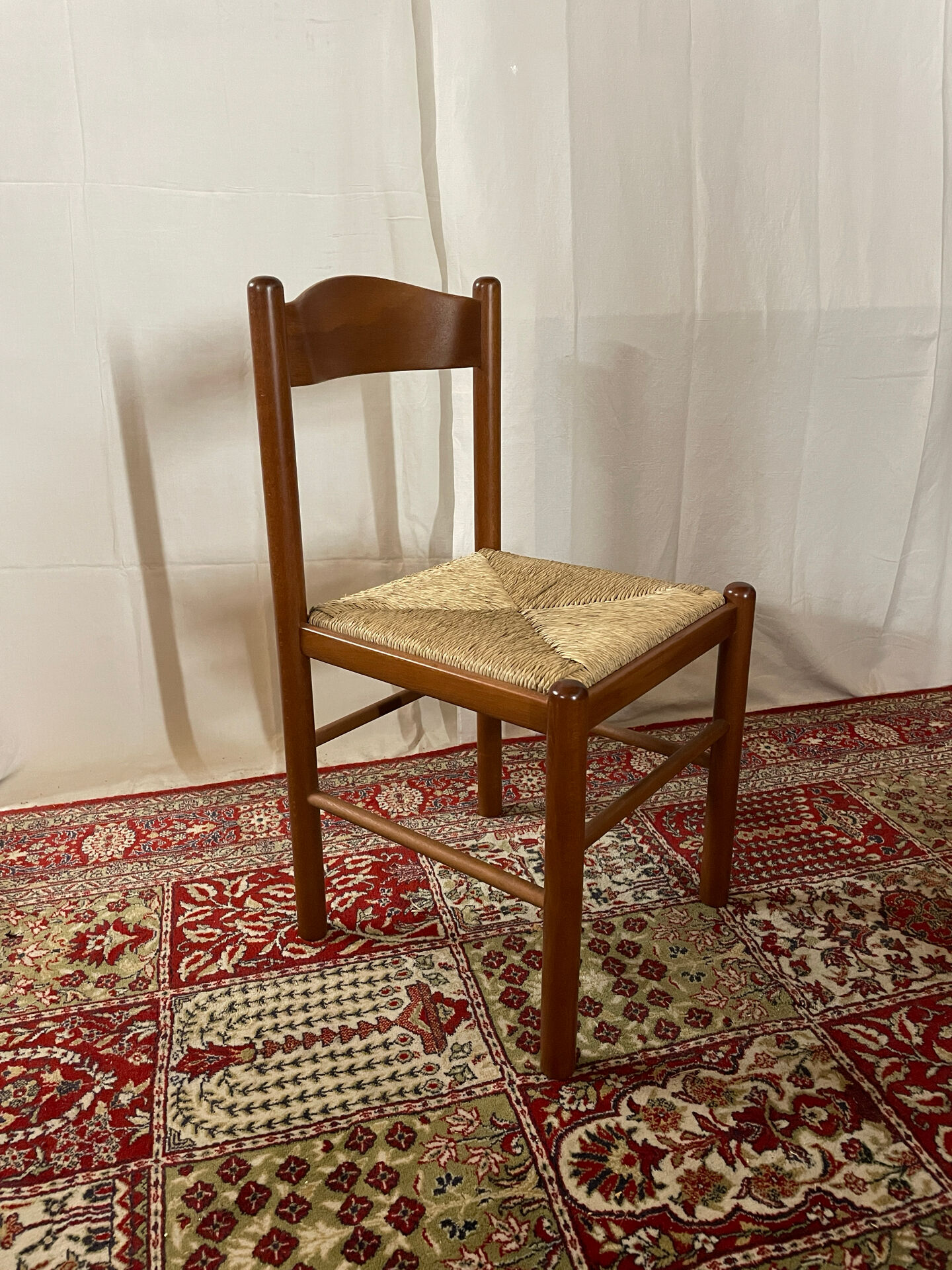 36 chaises vintage en hêtre et paille – Vente par lots – Grande série 