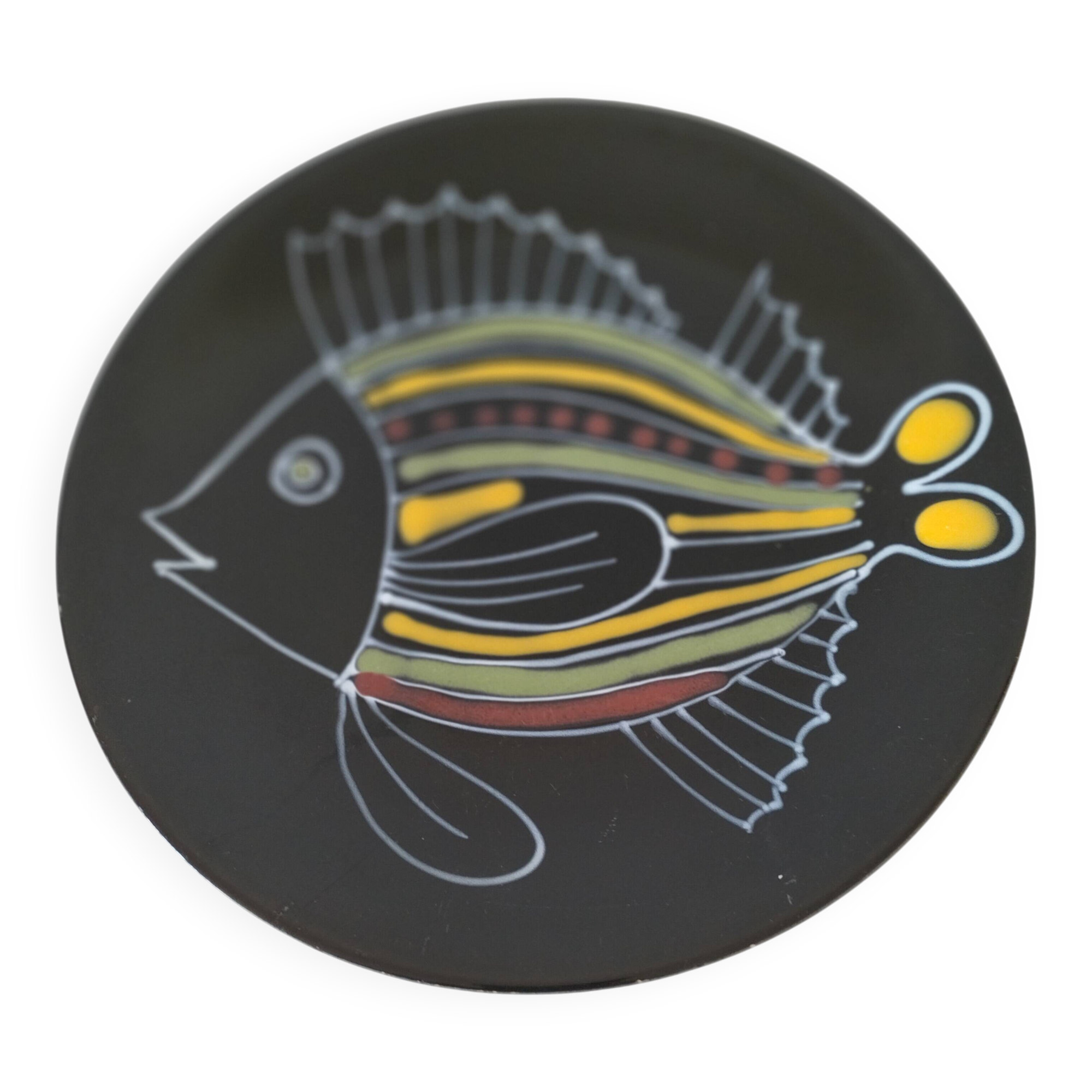 Black faience plate with stylised fish, Ty Breiz spirit from the 1960s.