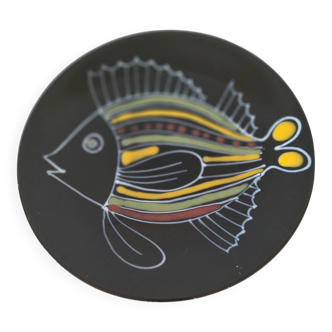 Black faience plate with stylised fish, Ty Breiz spirit from the 1960s.