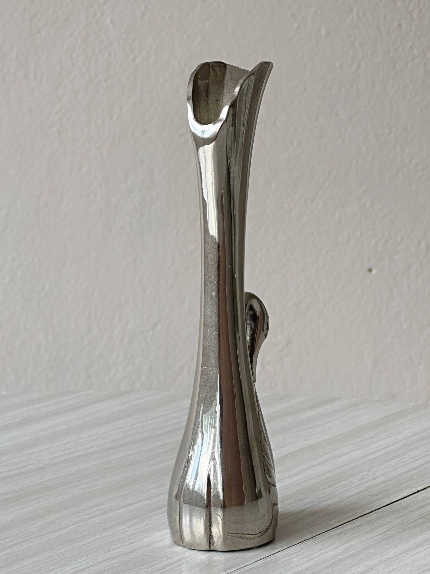 Swan metal single flower vase