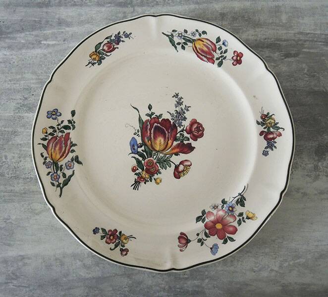 Large Old Round Earthenware Plate Villeroy & Boch – 1562 – Tulip
